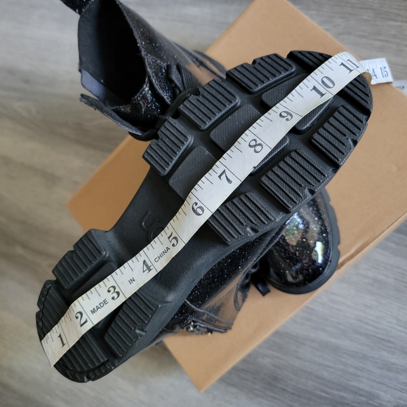 UGG Kids Ashton Lace-up Glitter Boot - Picture 10 of 11